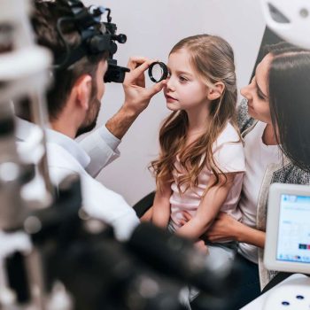 اولین معاینه چشم کودکان باید در چه سنی انجام شود؟