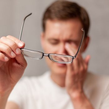نزدیک بینی چشم چیست؟ علائم، عوارض و راه‌های درمان آن