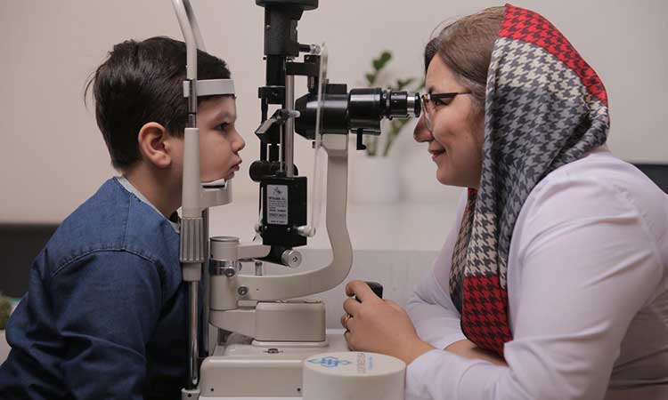 بهترین اپتومتریست رشت: خدمات تخصصی عینک ساحل