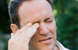 علل ابتلا لرزش چشم چیست؟