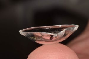 طریقه مراقبت از لنز اسکلرال