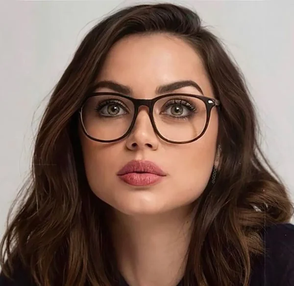 بررسی جدیدترین مدل‌های فریم عینک طبی در رشت | مناسب برای چهره‌های مختلف