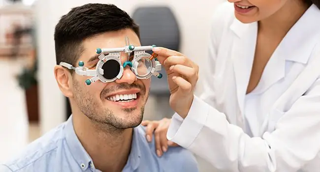 اهمیت معاینه چشم دوره‌ای در رشت | از پیشگیری تا تشخیص دقیق