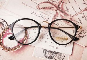 فواید عینک برای چشم ضعیف