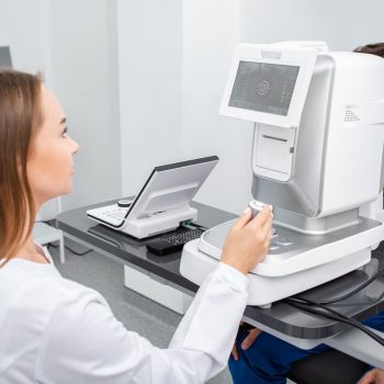 اپتومتریست خوب در رشت چگونه از خطای نمره جلوگیری می‌کند؟