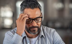 مزایای عینک برای چشم حساس به نور