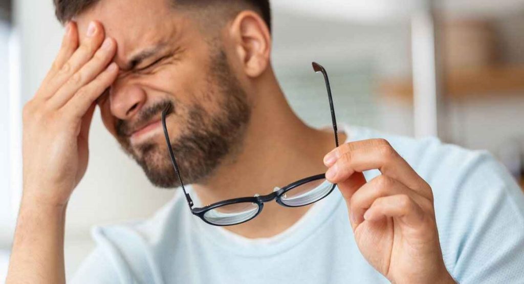 علائم درست استفاده نکردن از عینک
