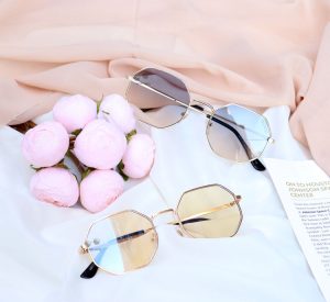 بررسی تفاوت عینک شب و روز و کاربردهای آن ها