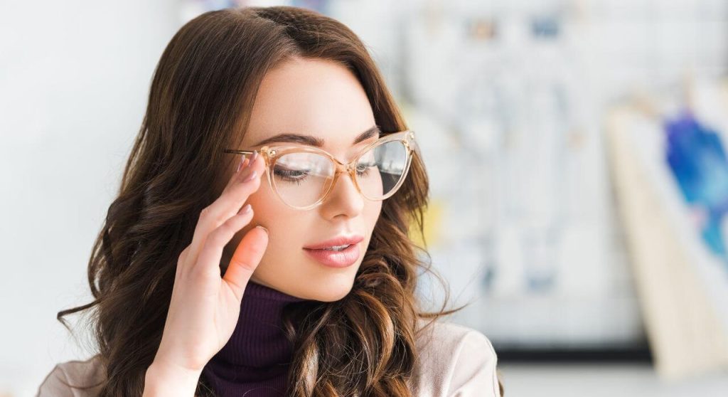 ایا عینک زدن باعث بهبود سلامت چشم میشود؟