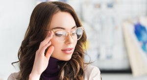 ایا عینک زدن باعث بهبود سلامت چشم میشود؟